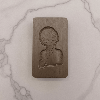Alien Wooden Tobacco Box – Hand - Carved Secret Herb KeeperMedium brown wood box engraved with big - eyed alien design