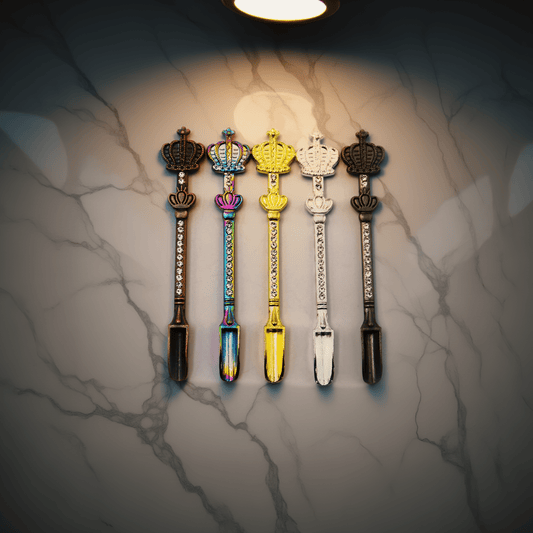 Crown Snuff Spoon with Rhinestones – Five decorative spoons with crowns on a marble surface