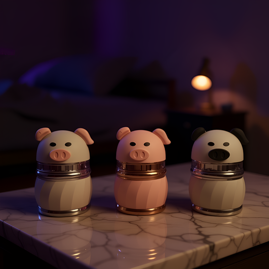 Piggy Puff Tobacco Grinder – 4 - Layer Herb & Spice CrusherSet of three pig herb grinders with different colors, shown side by side